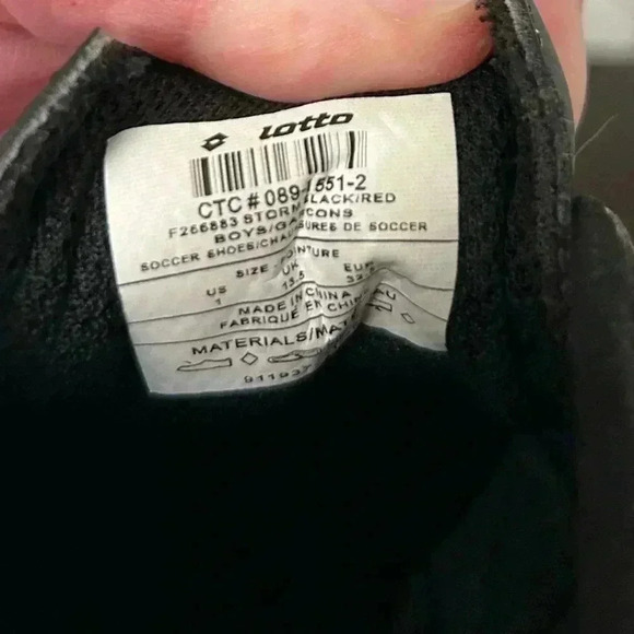 Lotto Storm Kids' Firm Ground Soccer Cleats/Shoes,  Black/Red, Sz 1 - Picture 4 of 4